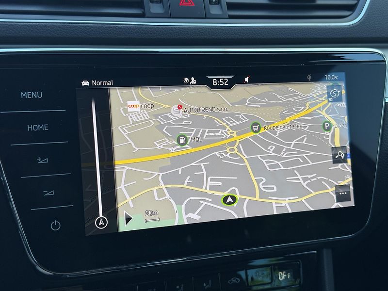 Škoda Superb 2.0 TDI 110kW L&K Combi DSG - fotka 18 z 38