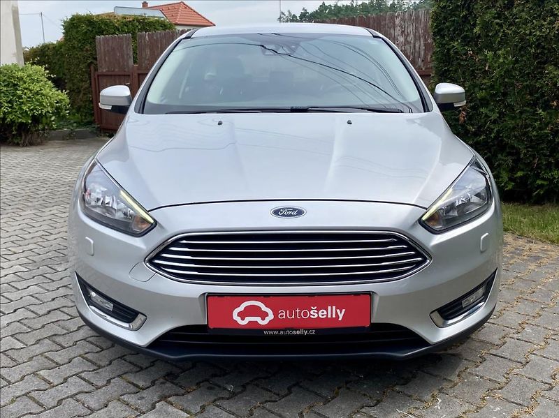 Ford Focus 1,5 TDCi NAVI VÝHŘEV - fotka 8 z 43