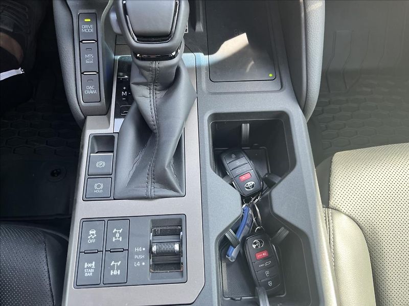 Toyota Land Cruiser 2,4 i-FORCE MAX HEV - fotka 34 z 48