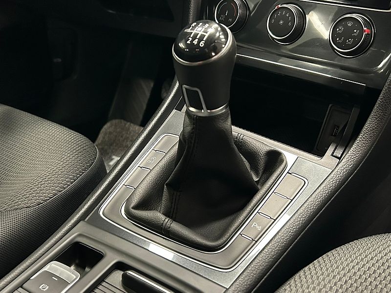 Volkswagen Golf (2019) 1.5 TGI Comfort MAN 2019 | Zár - fotka 34 z 62