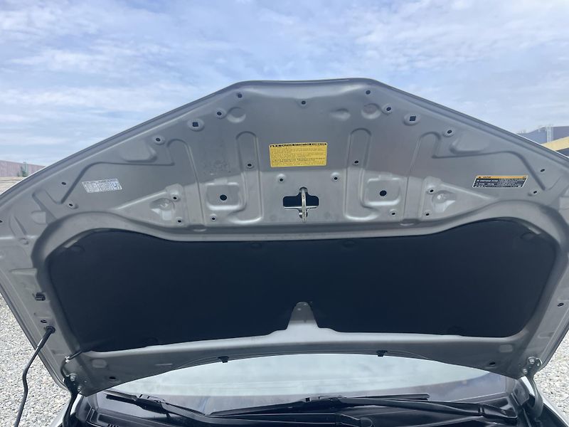 Toyota Auris 1.8i 16v HYBRID AUT SERVIS TOP - fotka 76 z 172
