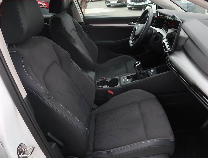 Volkswagen Golf (2025) 1.5 TSI, Full Led,Kamera - fotka 9 z 23