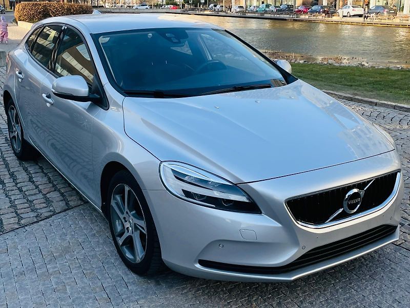 Volvo V40 2.0i MANUÁL KAMERA SERVISKA - fotka 7 z 45
