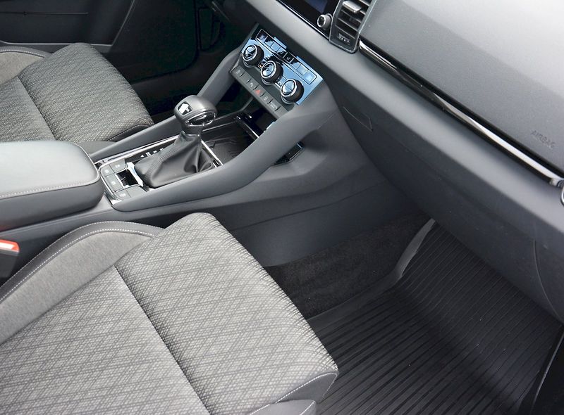 Škoda Karoq (2024) 1.5 TSI 110 kW TOP Selection D - fotka 15 z 29