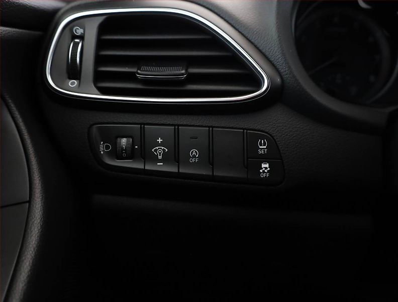 Hyundai i30 (2022) 1.0 T-GDI, Serv.kniha - fotka 14 z 16