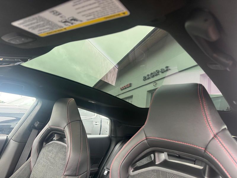 Dodge Charger (2026) SIXPACK SCAT PACK 4-DOOR - fotka 22 z 27