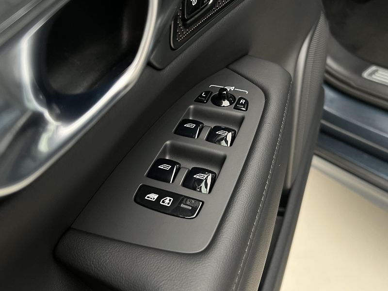 Volvo V90 T6 AWD DARK PLUS - fotka 42 z 45