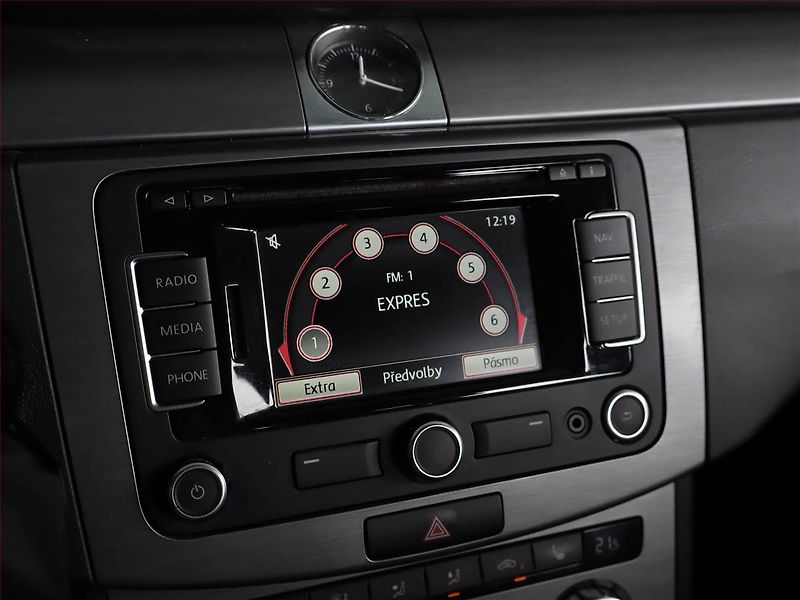Volkswagen Passat (2012) 2.0 TDI, Navi, Tempomat - fotka 19 z 24