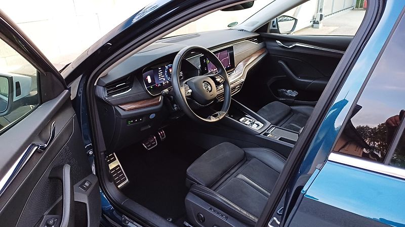 Škoda Octavia SCOUT TSI 4x4-WEBA-PANO-HUD-TZ - fotka 10 z 50