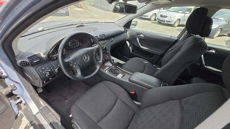 Mercedes-Benz Třídy C MERCEDES BENZ C180 AVANTGARDE - fotka 10 z 29