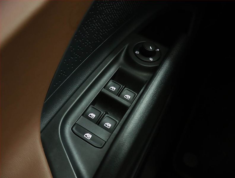 Škoda Enyaq (2021) Founders Edition iV 80 (82 kWh - fotka 16 z 17