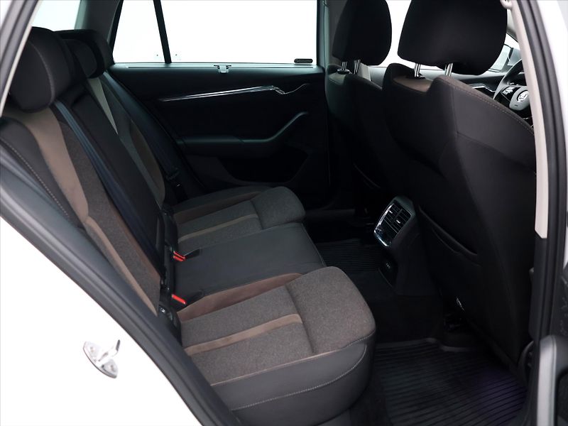 Škoda Octavia 2.0 TDI 4x4 Scout DSG DPH - fotka 14 z 42