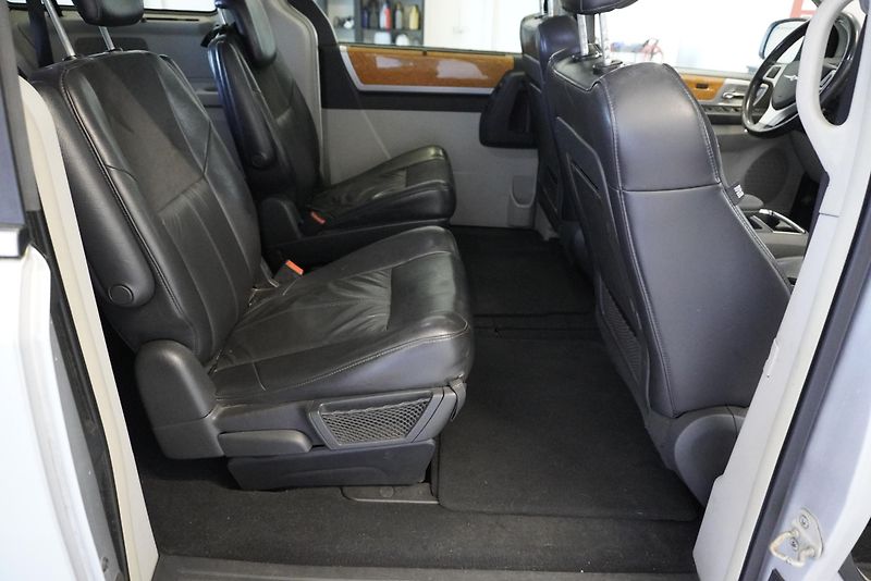 Chrysler Grand Voyager 3,8I LIMITED AUT. - fotka 25 z 30