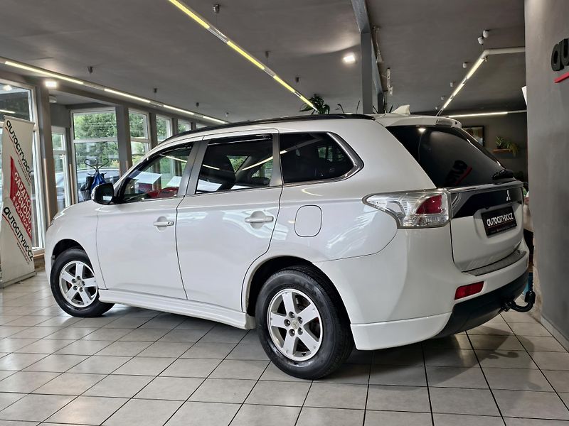 Mitsubishi Outlander 2.2 DI-D 4x4, 7MÍST, INSTYLE - fotka 5 z 24