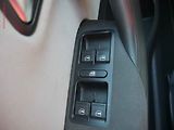 Volkswagen Polo (2011) 1.2TSi Cross, AC, výhřev sed - náhled 12
