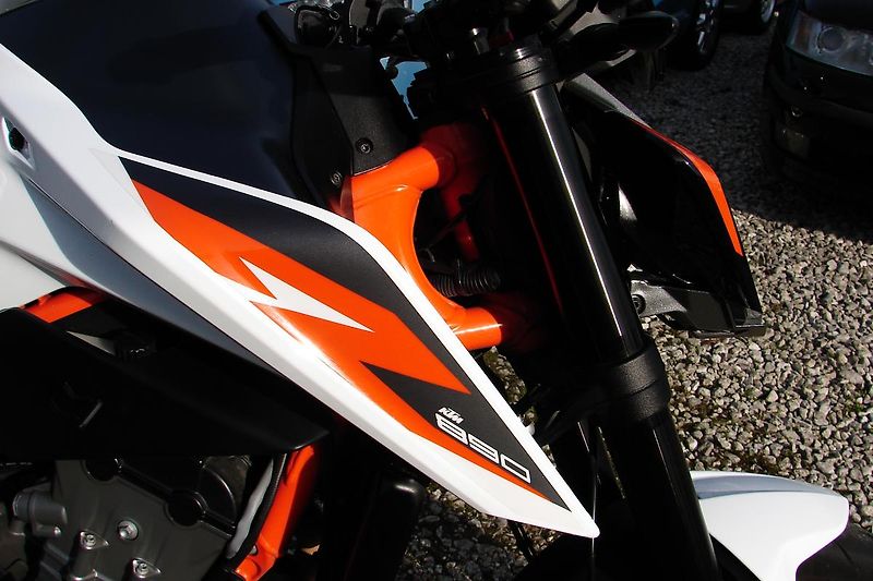 KTM 890 Duke R 121PS ČR 1. maj. - ZADÁNO! - fotka 11 z 34