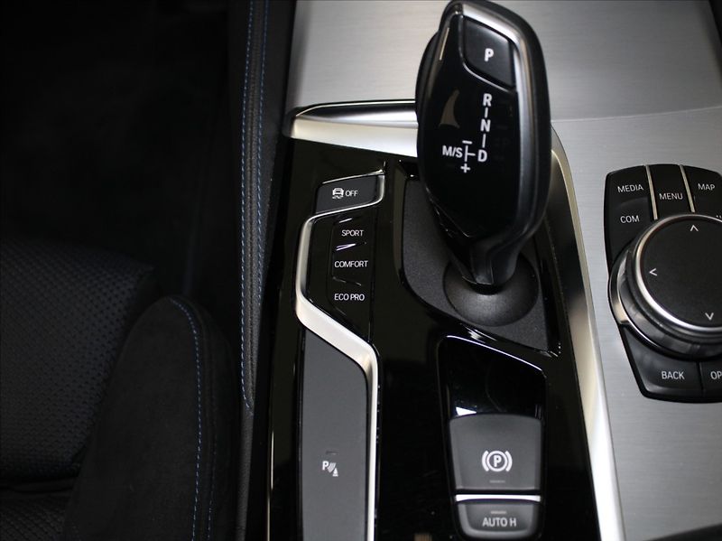 BMW Řada 5 530xD M-Paket Paměť TAŽNÉ   3, - fotka 18 z 36