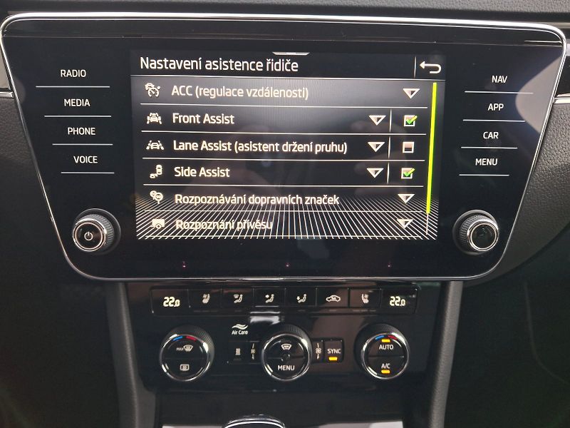 Škoda Superb (2023) Combi L&K DSG 4x4 2,0TDi 147kW - fotka 25 z 35