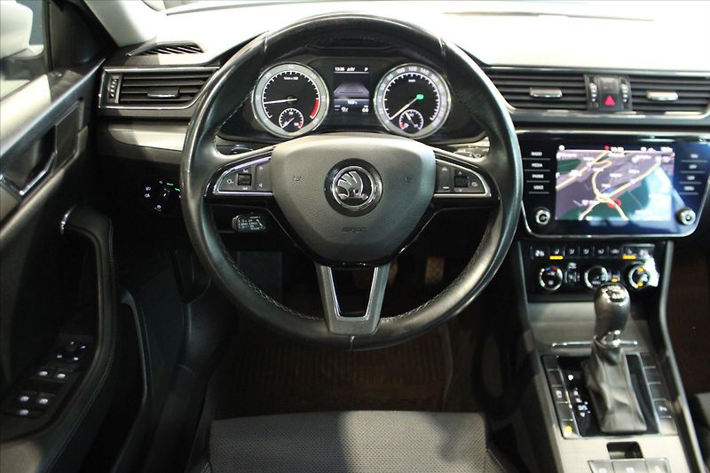 Škoda Superb TDi 140kW DSG 4x4 Style ACC/Ne - fotka 17 z 31