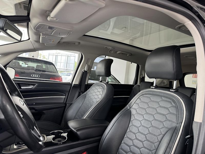 Ford S-MAX (2017) 2,0SCTi AUT. VIGNALE 7.MÍST - fotka 15 z 33