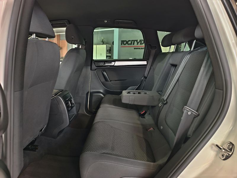 Volkswagen Touareg 3.0 TDi 176kW 4x4, 360° KAMERA - fotka 10 z 21