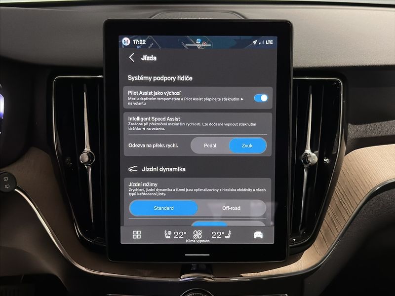 Volvo XC60 (2026) 2,0 B5  Plus Dark - fotka 24 z 31