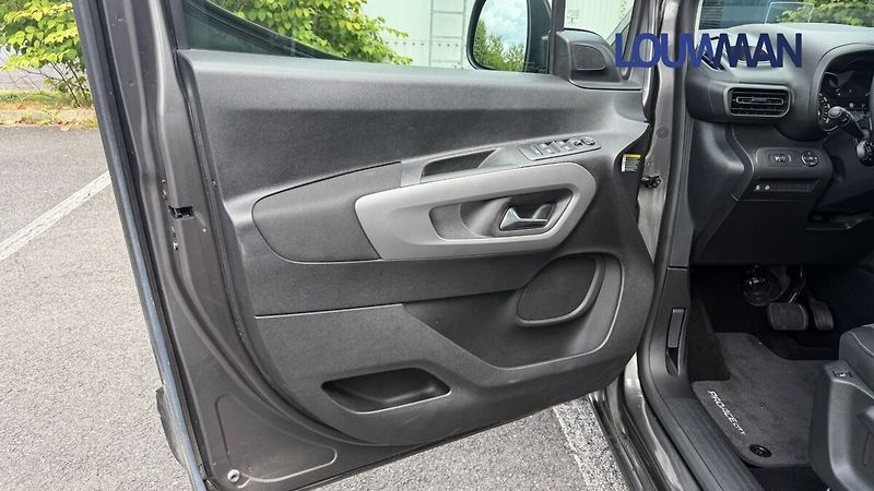 Toyota ProAce City Verso 1.2T 8AT FAMILY COMFORT - fotka 14 z 26