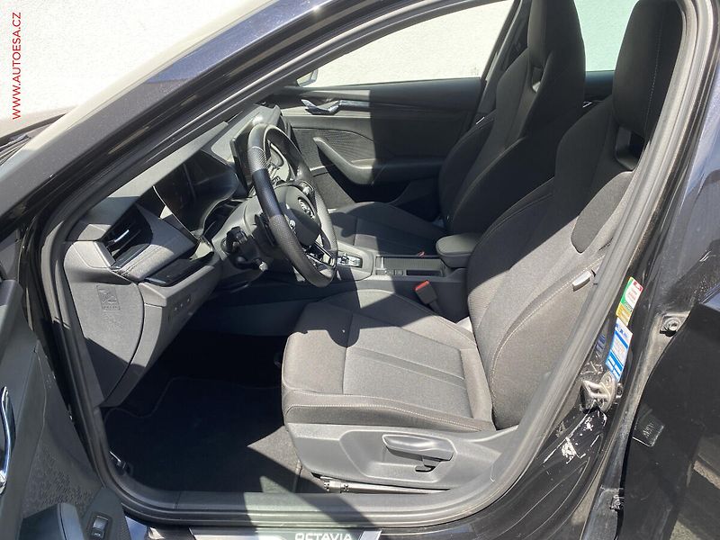Škoda Octavia (2023) 1.5 TSi, ČR, SportLine, DSG - fotka 9 z 19