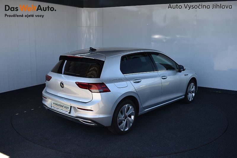 Volkswagen Golf (2021) 1.5TSI 96kW, LED - fotka 2 z 23