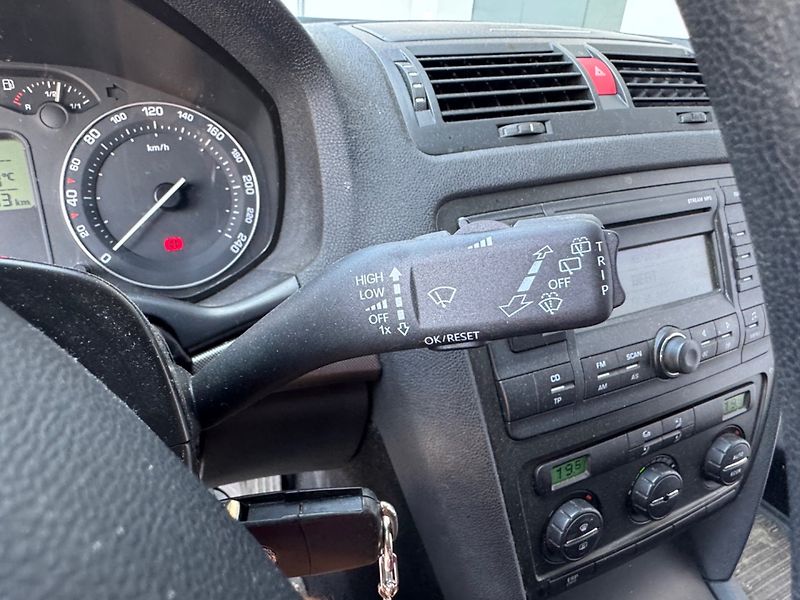 Škoda Octavia (2007) 2.0 TDi, 4x4, tažné - fotka 36 z 36