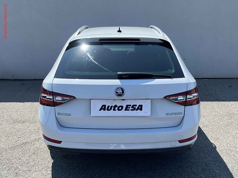 Škoda Superb (2018) 2.0 TDi, ČR, L&K, DSG, kůže - fotka 5 z 15