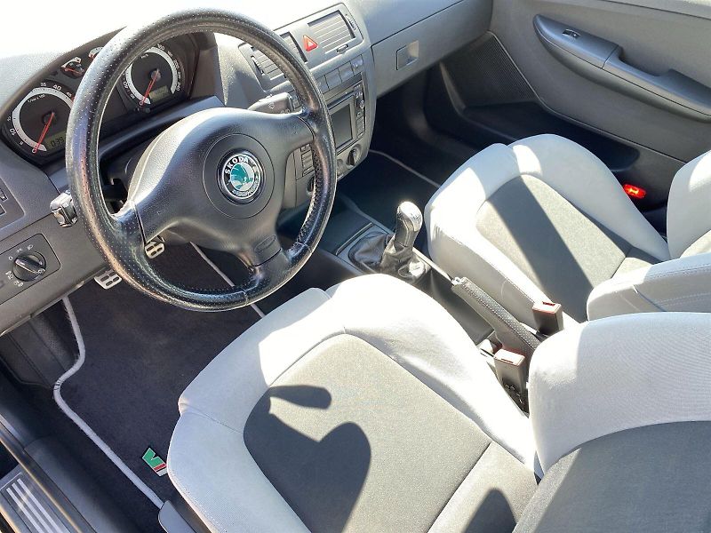 Škoda Fabia (2006) 1.9 TDI RS - fotka 6 z 24