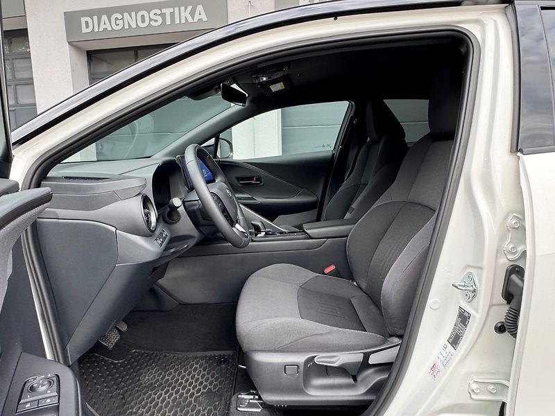 Toyota C-HR (2025) 1.8 Hybrid 140k Executive - fotka 9 z 32