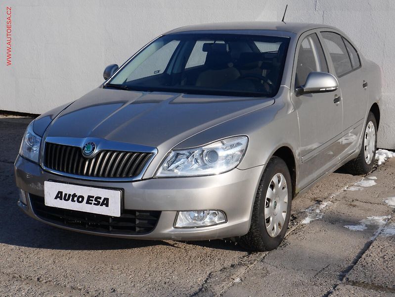 Škoda Octavia (2011) 1.9TDi, ČR, AC - fotka 3 z 17