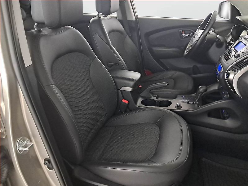Hyundai ix35 (2010) 2.0 CRDi, 4X4, Automat - fotka 9 z 17