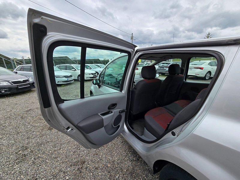 Renault Modus (2007) 1.2 55KW klima 2 - fotka 11 z 23