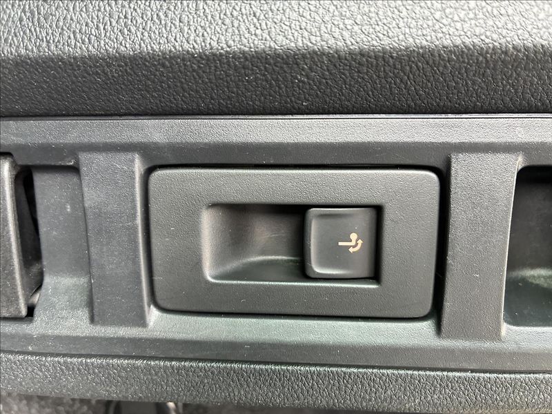 Škoda Octavia 2,0 TAŽNÉ,EL.KUFR,HEAD-UP - fotka 19 z 32
