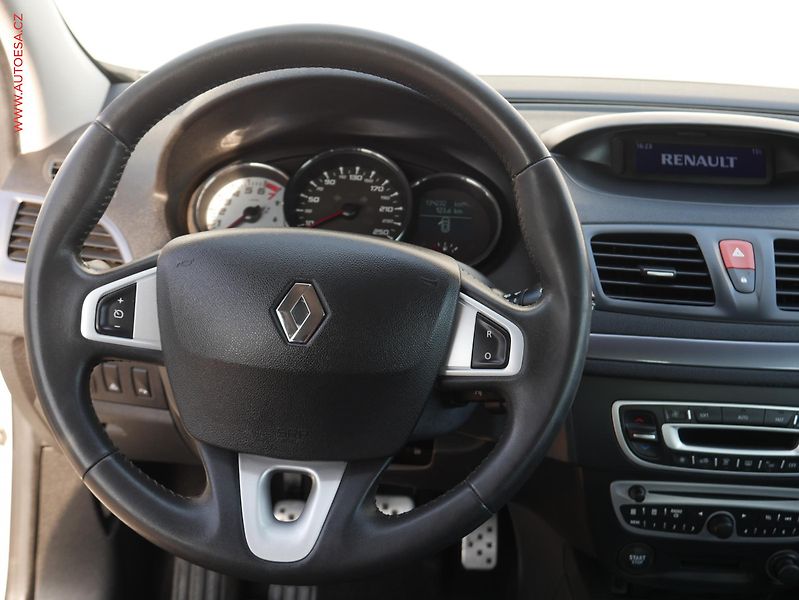 Renault Mégane (2011) 1.6 i, 1.maj,ČR, AC, temp - fotka 13 z 15
