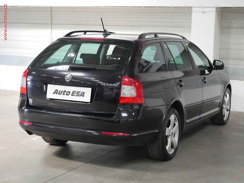 Škoda Octavia (2011) 2.0TDi, P.čidla - fotka 6 z 20