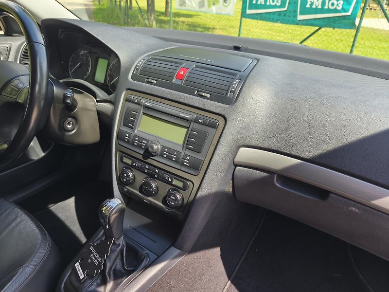 Škoda Octavia 2.0 FSI kombi Elegance LPG - fotka 23 z 29