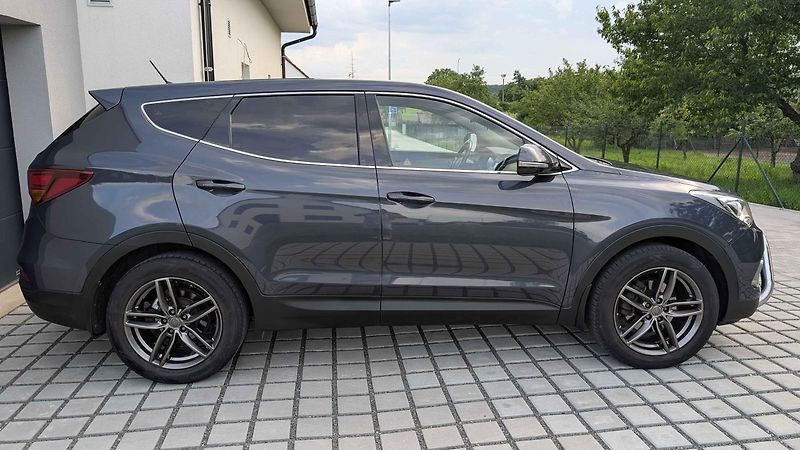 Hyundai Santa Fe (2018) 2.4 GDI , 4X4, Manual - fotka 7 z 12