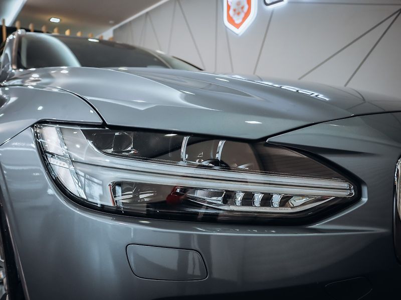 Volvo V90 D5 Momentum 173 kW AWD - fotka 27 z 28