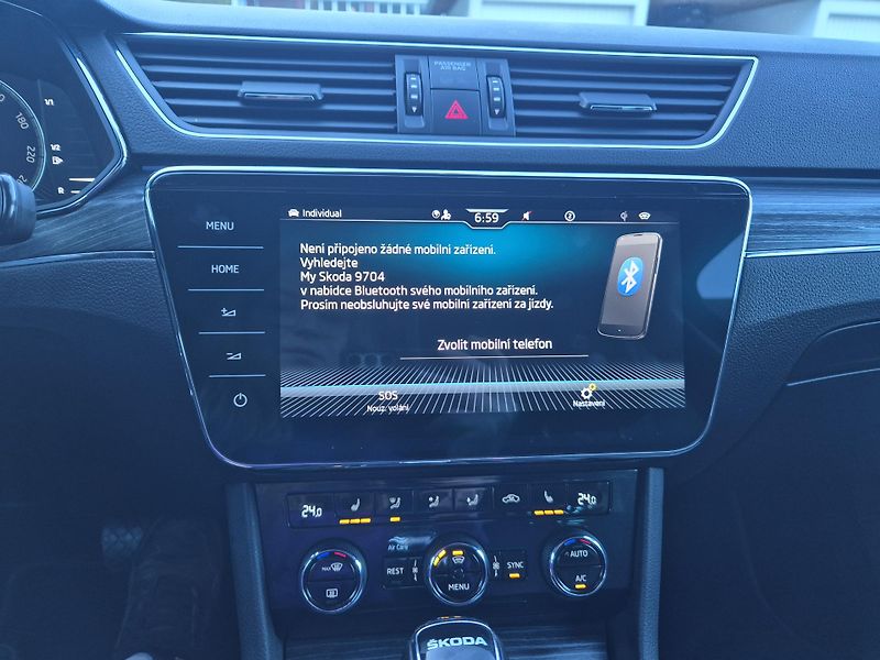Škoda Superb Combi 2,0TDi DSG 110kw 17ALU - fotka 35 z 48