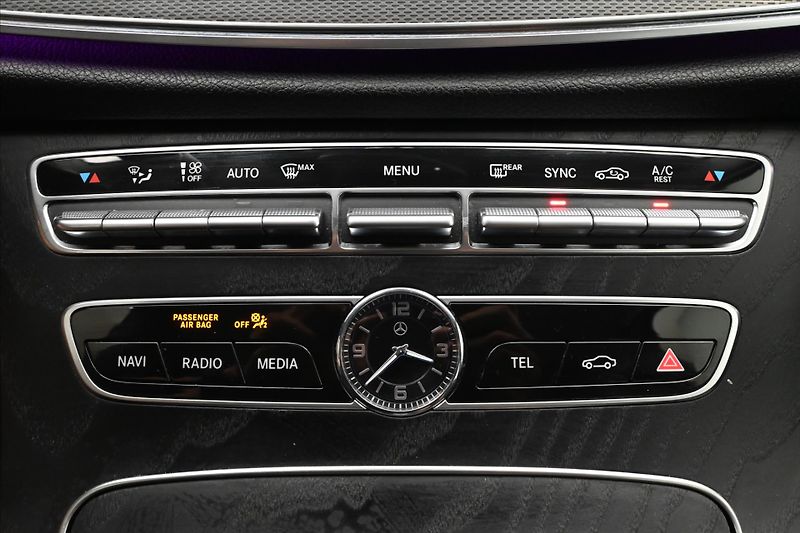 Mercedes-Benz Třídy E 2,0 220d 143 kW Business 9G-Tr - fotka 21 z 31