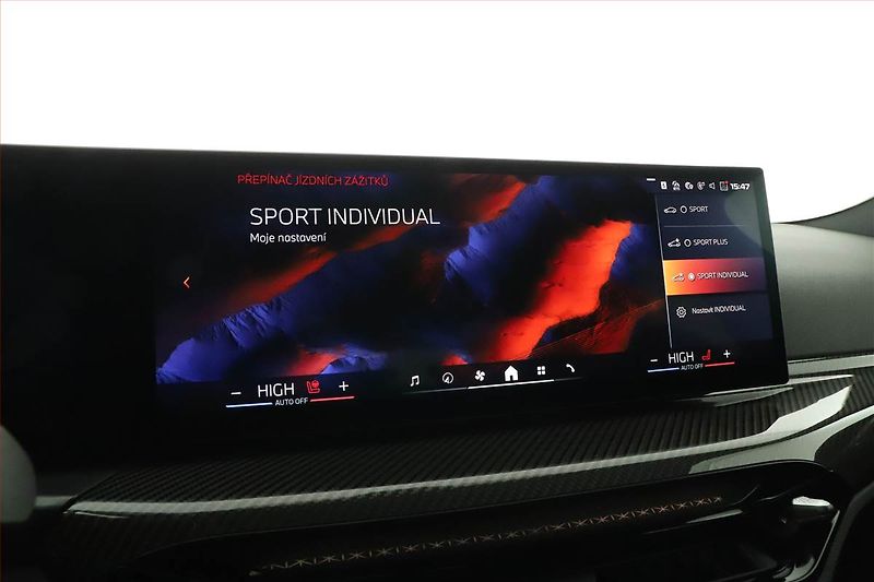 BMW Řada 4 (2025) M440i xDrive, Sport Line - fotka 9 z 25