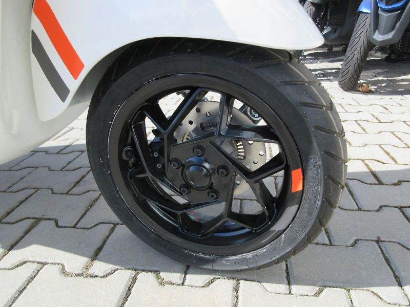 Vespa (2026) Sprint 125 S e5+ - fotka 6 z 10