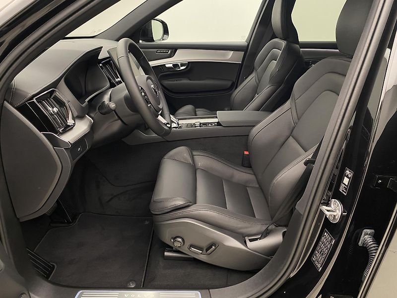 Volvo XC90 (2026) B5 AWD AUT BLACK EDITION PLUS  - fotka 3 z 73