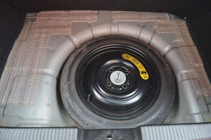 Ford Focus (2004) 1.6i Zetec 74kW / ČR / 115tkm - fotka 8 z 28