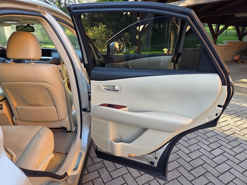 Lexus RX 450h (2011) - fotka 9 z 23