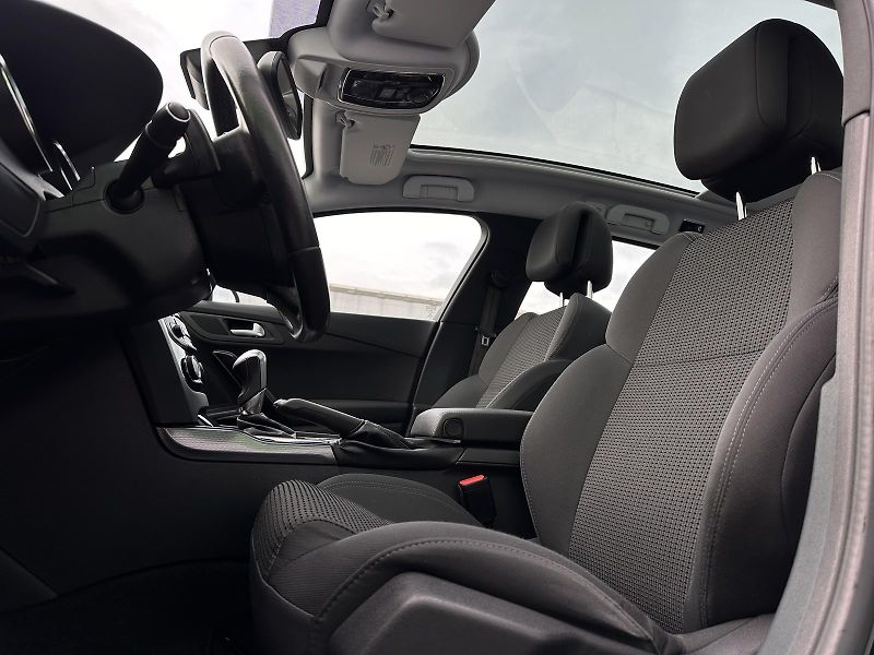 Peugeot 508 2.0HDi AT 163PS Bi-Xenon NAVI - fotka 12 z 36